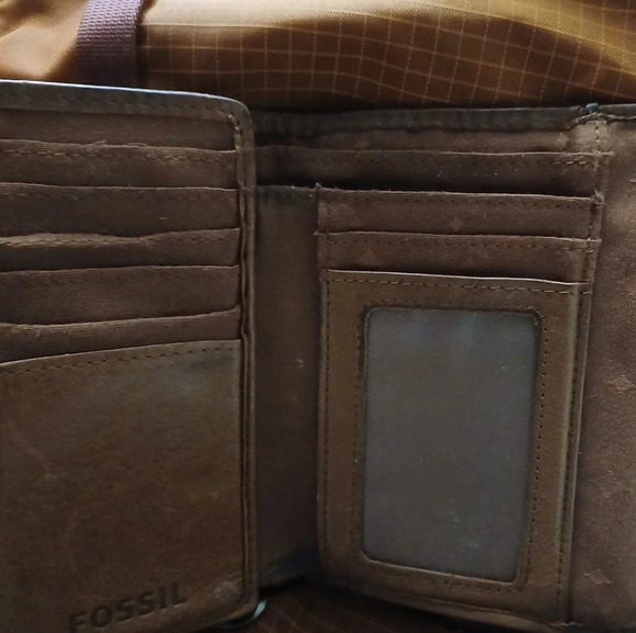 Fossil "Maddox" Wallet - Picture 4 of 6